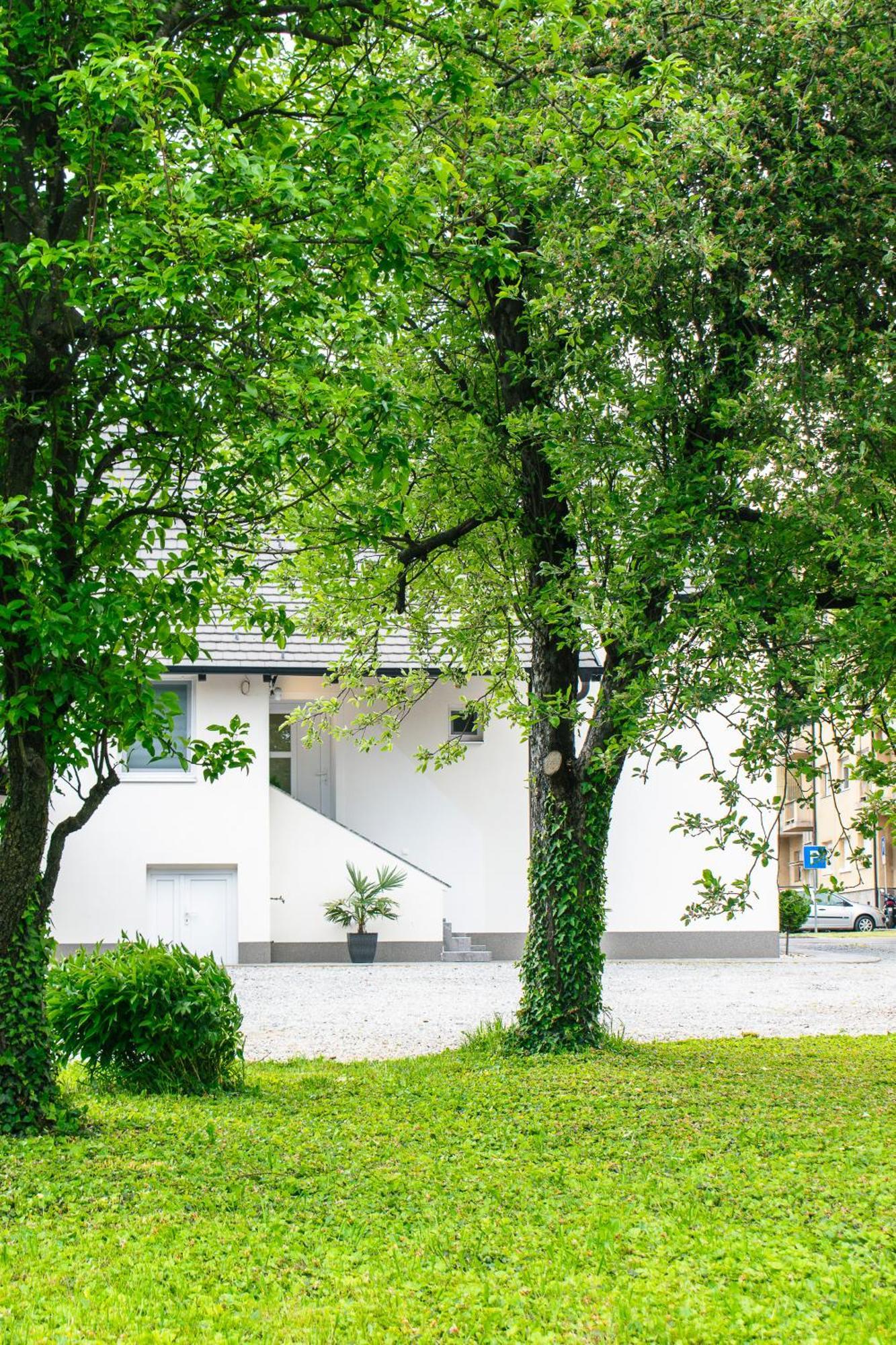 Goodlife Studio Apartment โปเชกา ภายนอก รูปภาพ